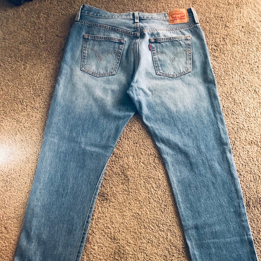 EUC Levi’s 501 Button Fly Boyfriend Jeans - Picture 8 of 8